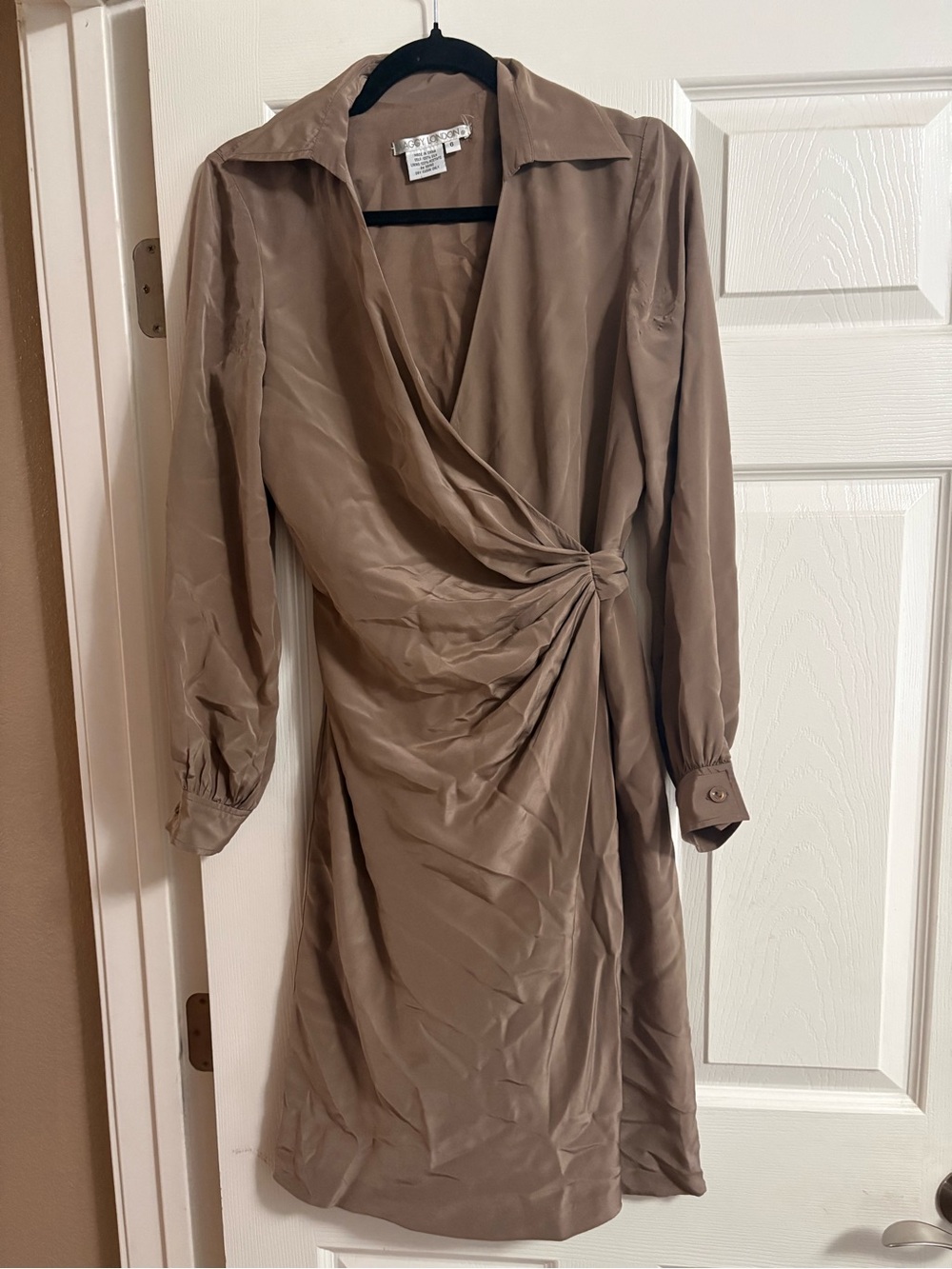 100% silk vintage Maggy London long sleeve wrap dress quiet luxury minimalist 6
